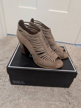 Mia Shellie Peep Toe Heels - Size 8 - Like New